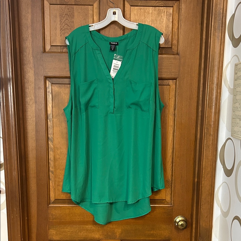 Torrid, Emerald Green Sleeveless V-Neck Pleated Hi-Lo Blouse
